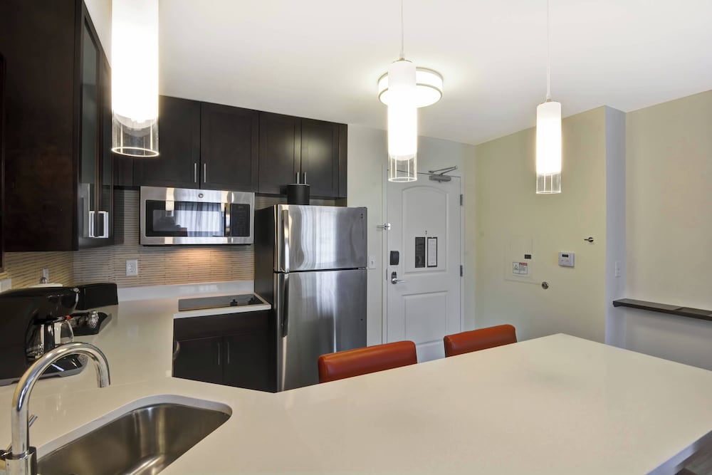 Studio, Multiple Beds (Mobility/Hearing Accessible, Tub)