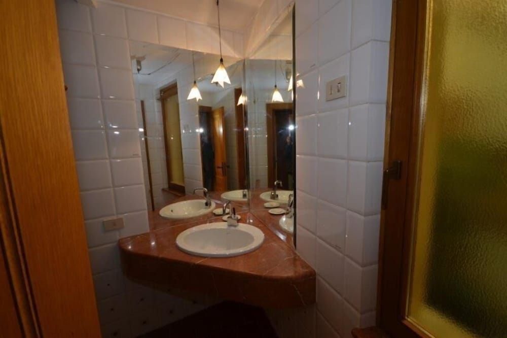 Panoramic Villa, 4 Bedrooms, Lake View, Lakeside photo 2