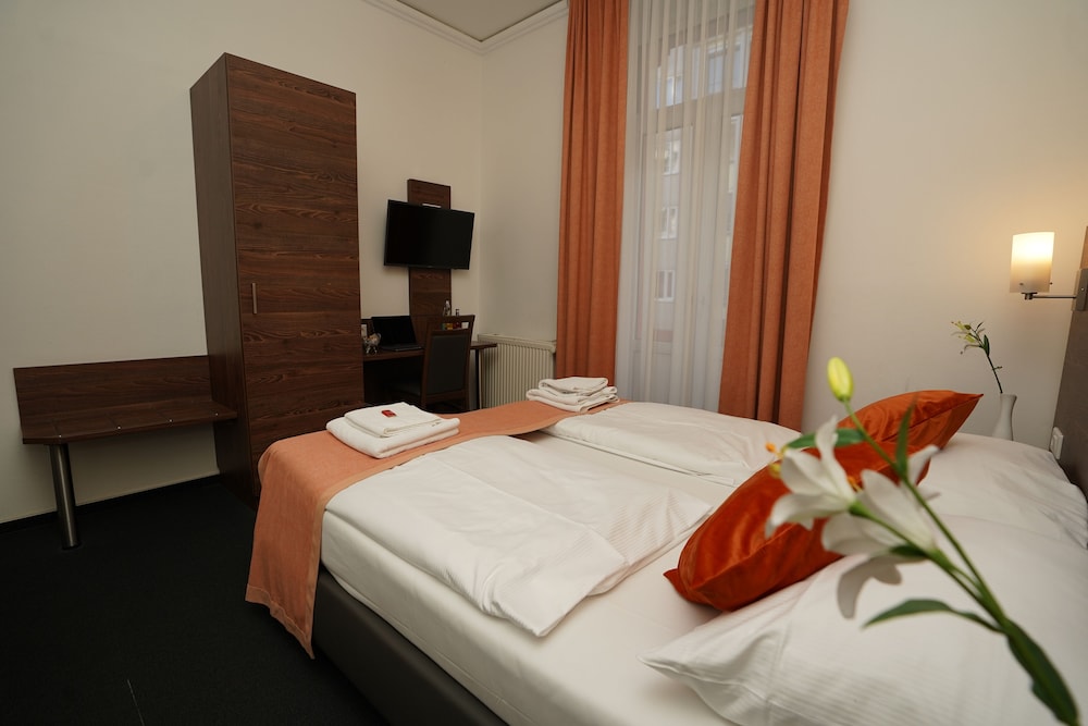 Double Room - Photo 5