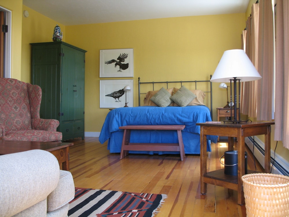 Standard Room, 1 King Bed photo 2