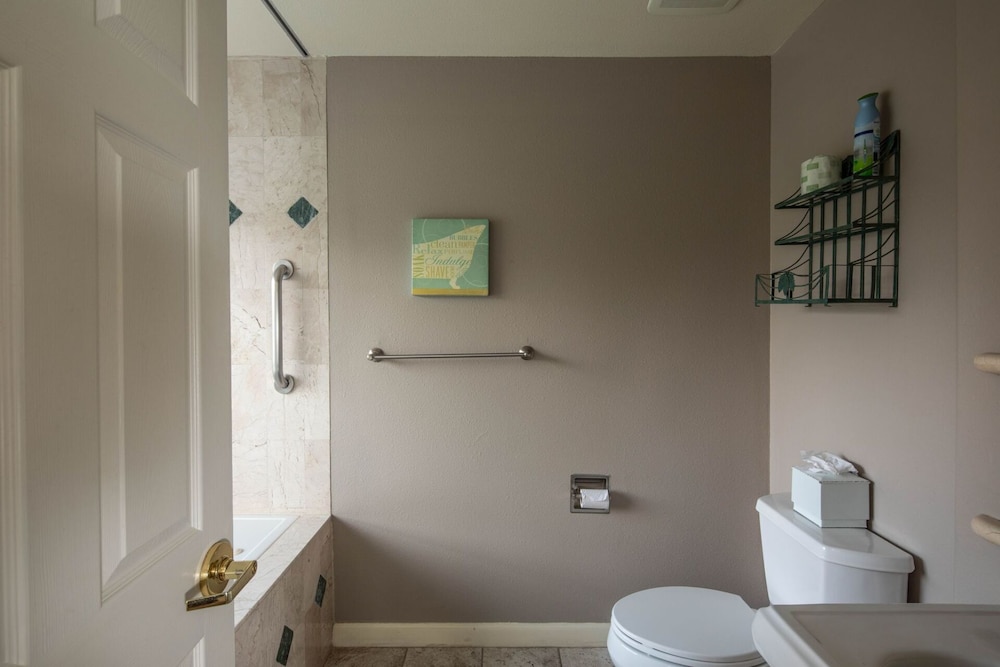 Creekside Queen Room 11 photo 2