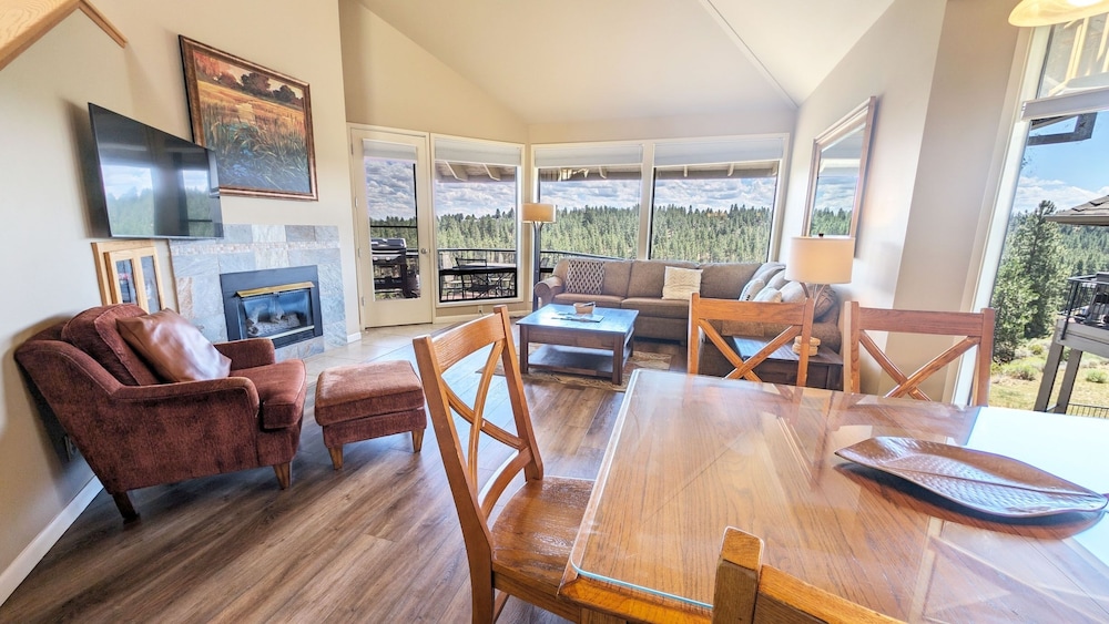 Condo, 2 Bedrooms