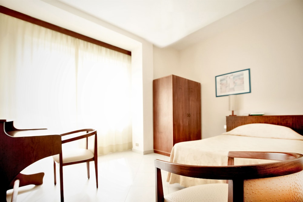 Standard Double or Twin Room, Private Bathroom - Photo 3