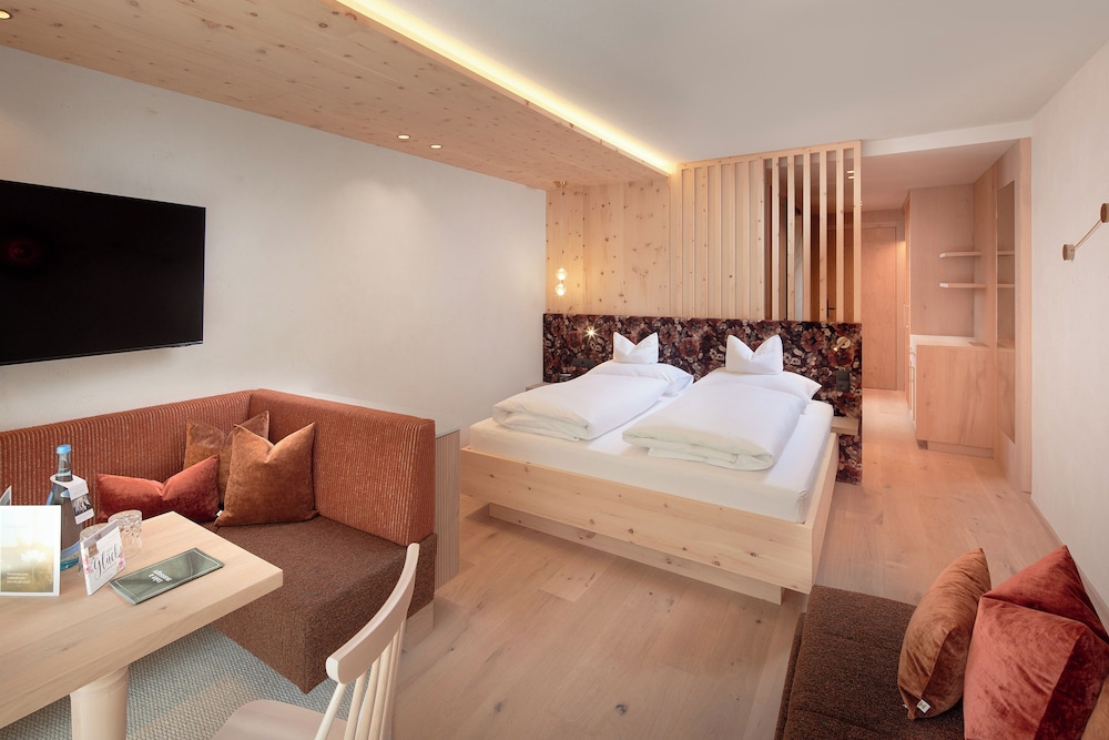 Junior Suite Swiss stone pine photo 1