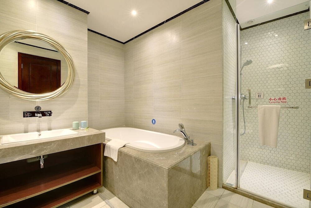 Deluxe Suite photo 3