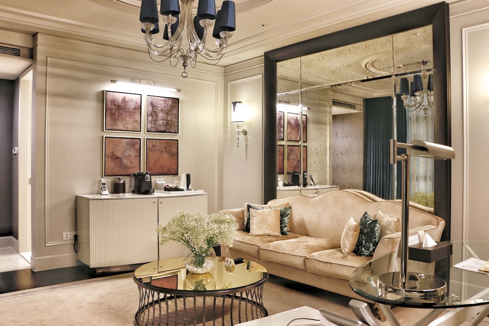 Extreme Sassy Double Suite