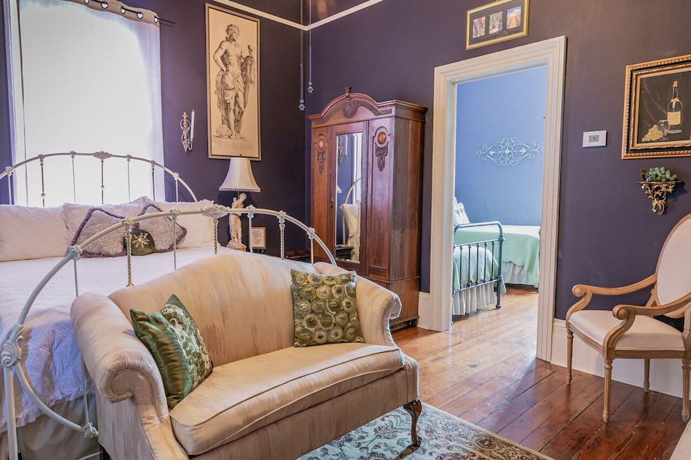 Lavender Suite photo 1