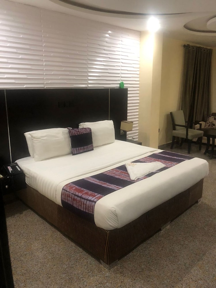 Basic Single Room - Photo 2