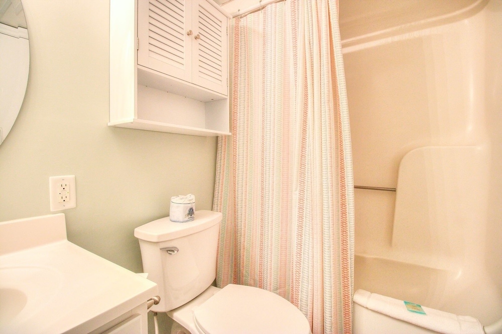 Condo, 2 Bedrooms photo 2