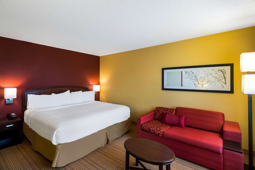 Room, 1 King Bed with Sofa bed, Accessible (Hearing) - Photo 2