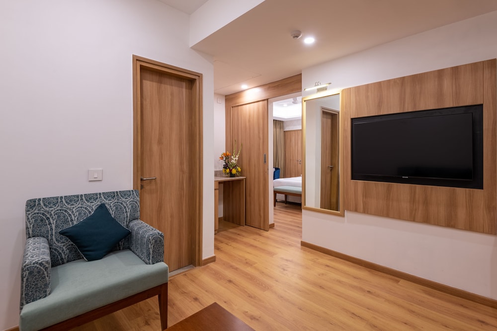 Executive Suite - Photo 3