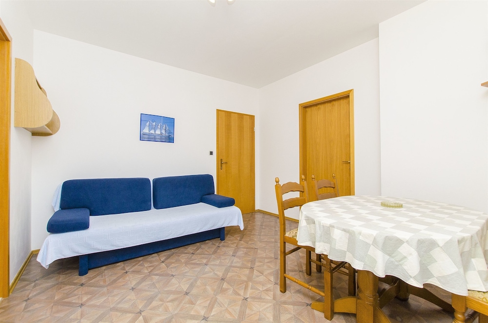 Apartment (A11)