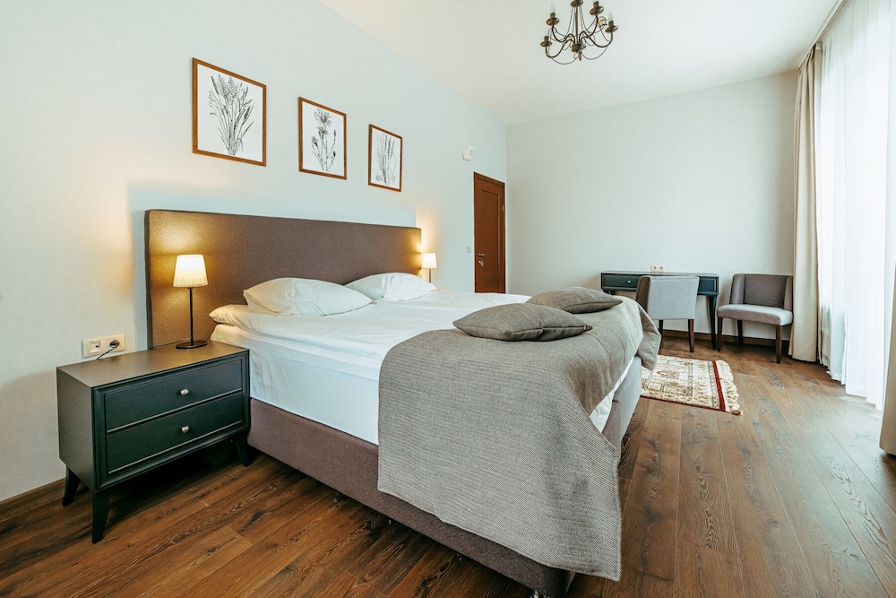 Comfort Chalet, 6 Bedrooms (No2) photo 1