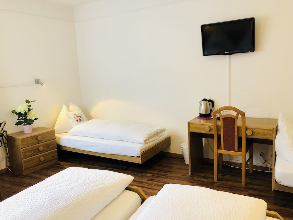 Basic Quadruple Room photo 3