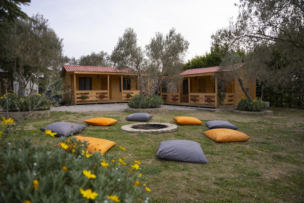 Design Tree House, 3 Twin Beds, Courtyard View