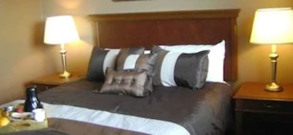 Standard Room, 1 Queen Bed