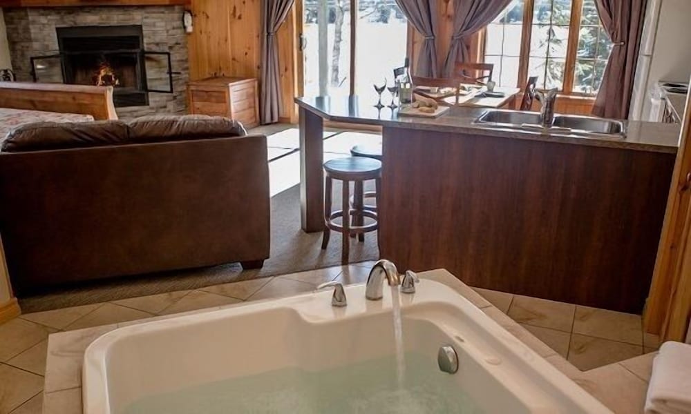 Suite, 1 King Bed, Fireplace photo 2