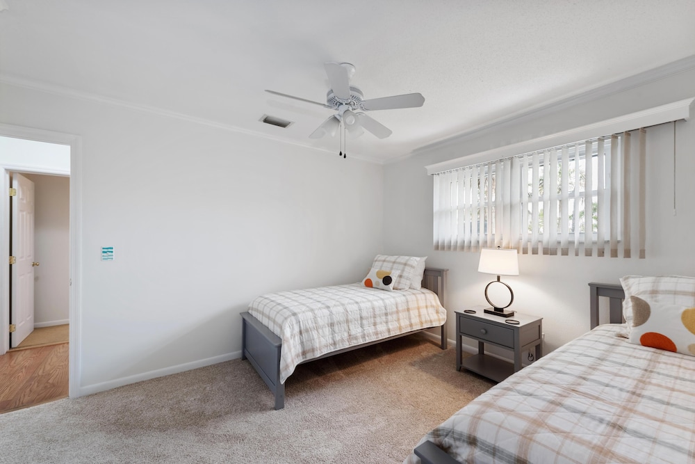 House, 1 Queen Bed (Beach Bungalow 1)