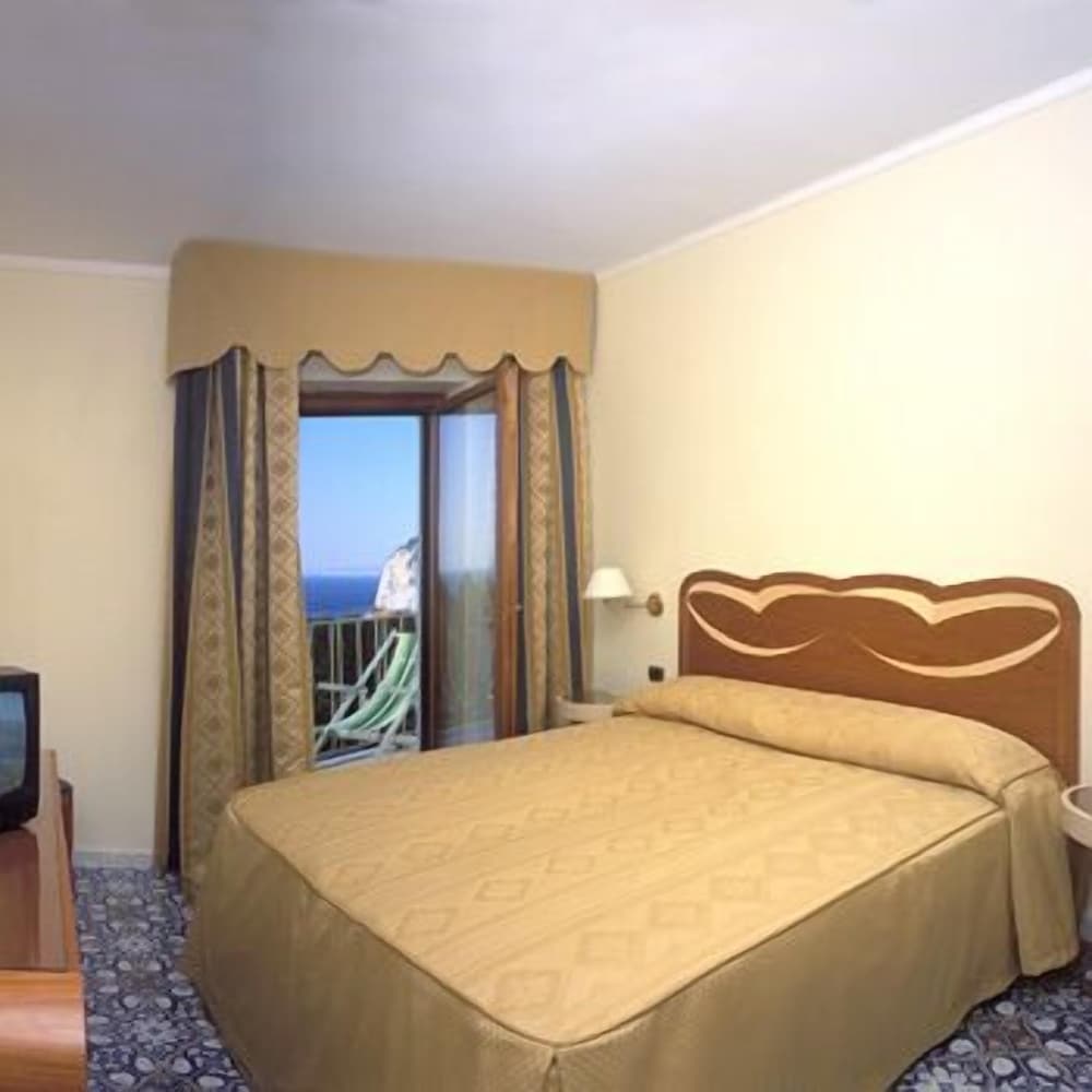 Standard Triple Room - Photo 4