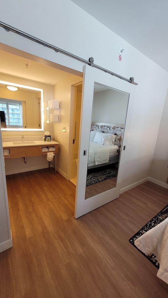 Elite Studio, Non Smoking (2 Queen and sofa bed) - Photo 11