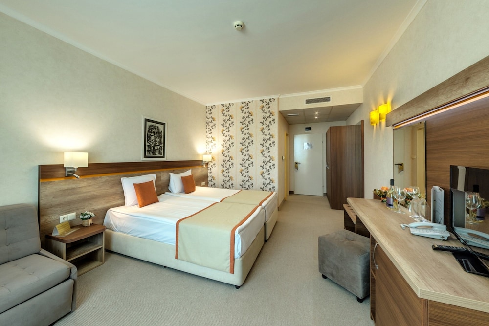 Deluxe Room, City View