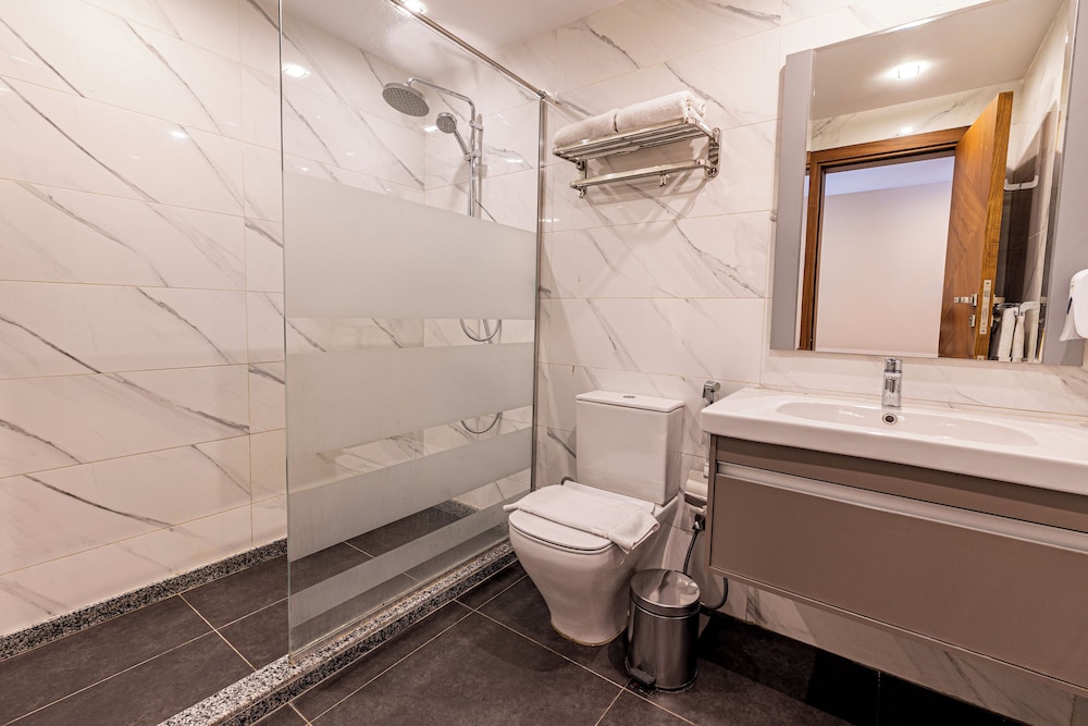 Luxury Suite, 1 Bedroom thumbnail 6