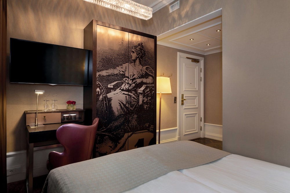 Smaller Standard Double Room - Photo 2