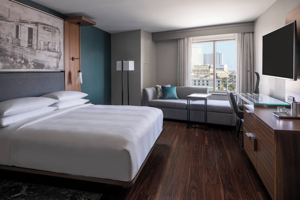 Executive Room, 1 King Bed with Sofa bed - Photo 2