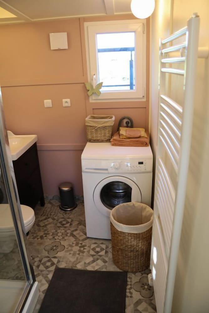 Houseboat, 2 Bedrooms, Canal View photo 3