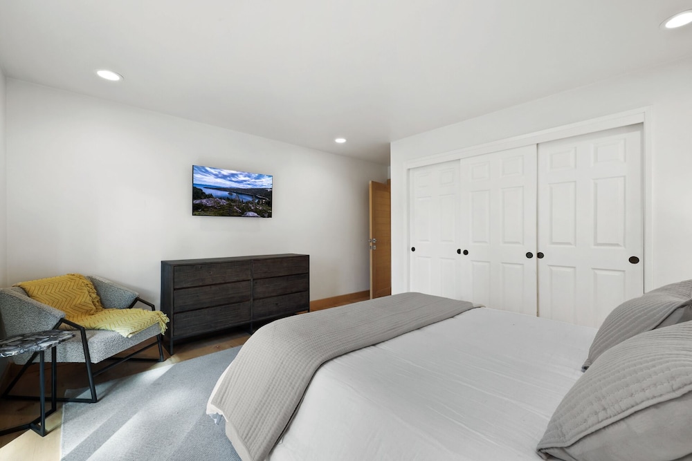 House, Multiple Beds, Pool Access, Mountain View (Zephyr Cove Zen) photo 1