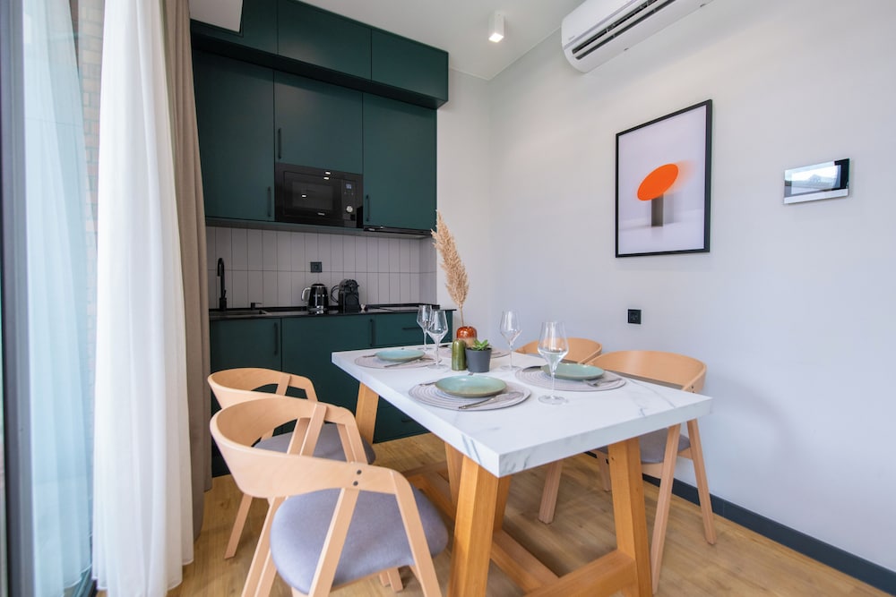 1-BR Premium Balcony Suite with Kitchen photo 3