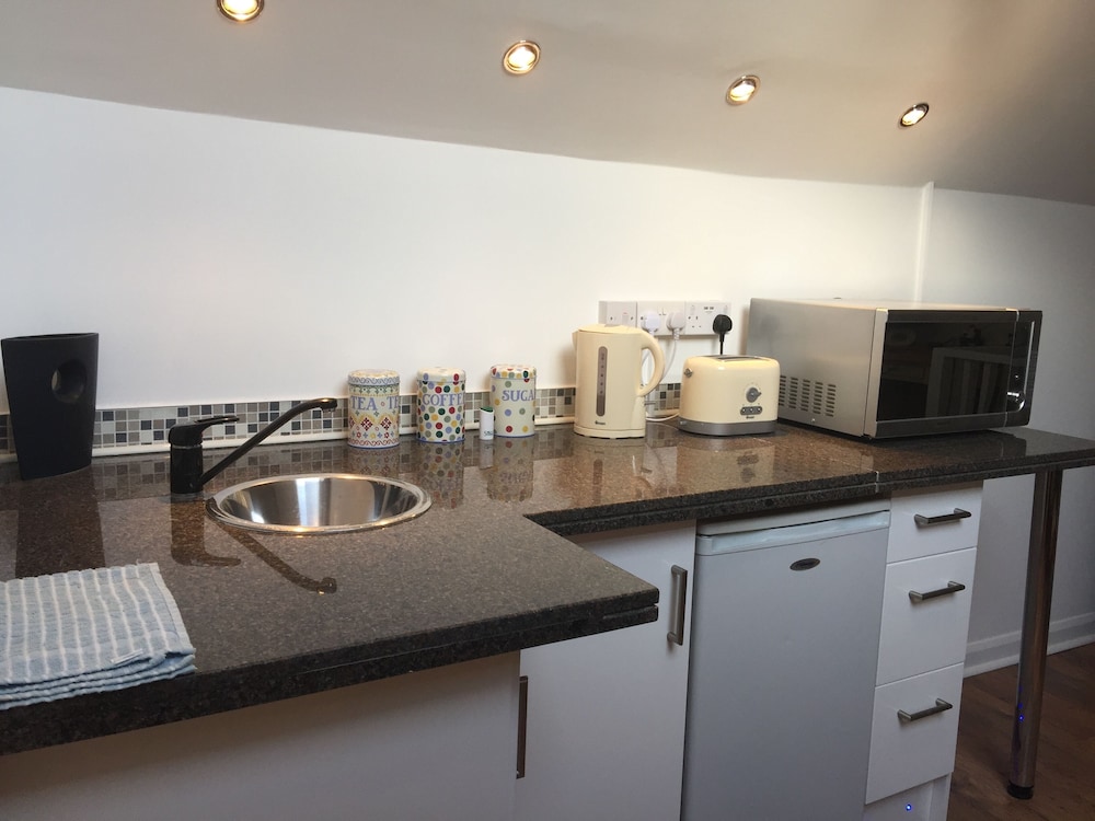 Apartment, Private Bathroom - Photo 24