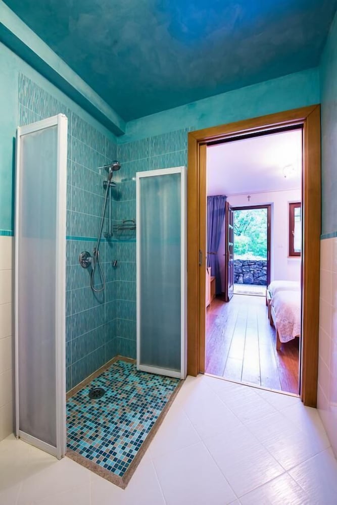Single Room, 1 Large Twin Bed photo 3