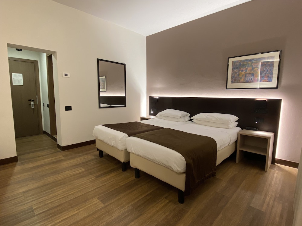 Classic Double or Twin Room photo 2