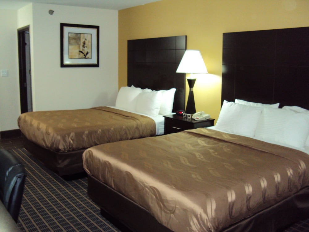 Standard Room, 2 Queen Beds, Non Smoking - Photo 3
