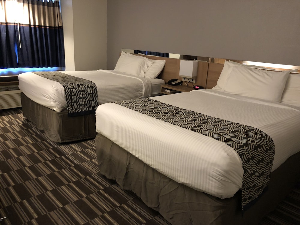 Standard Room, 2 Queen Beds - Photo 3