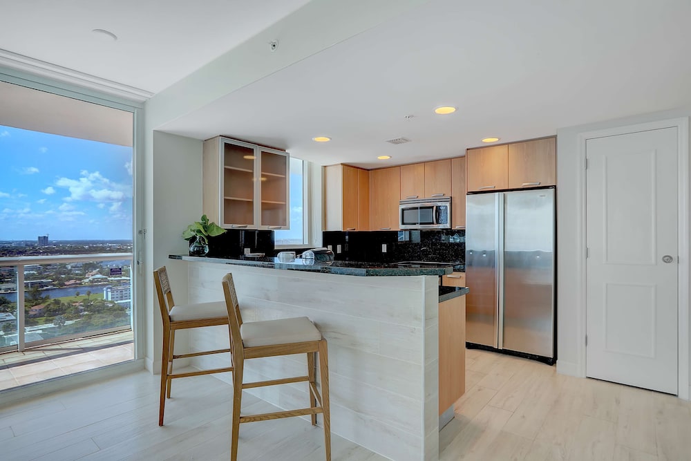 Suite, 1 King Bed, Accessible, Ocean View (Bathtub) - Photo 5