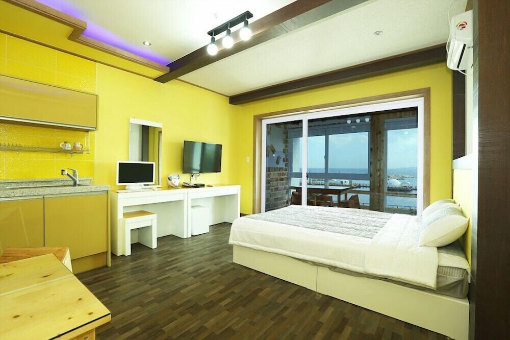 Room (202) photo 2