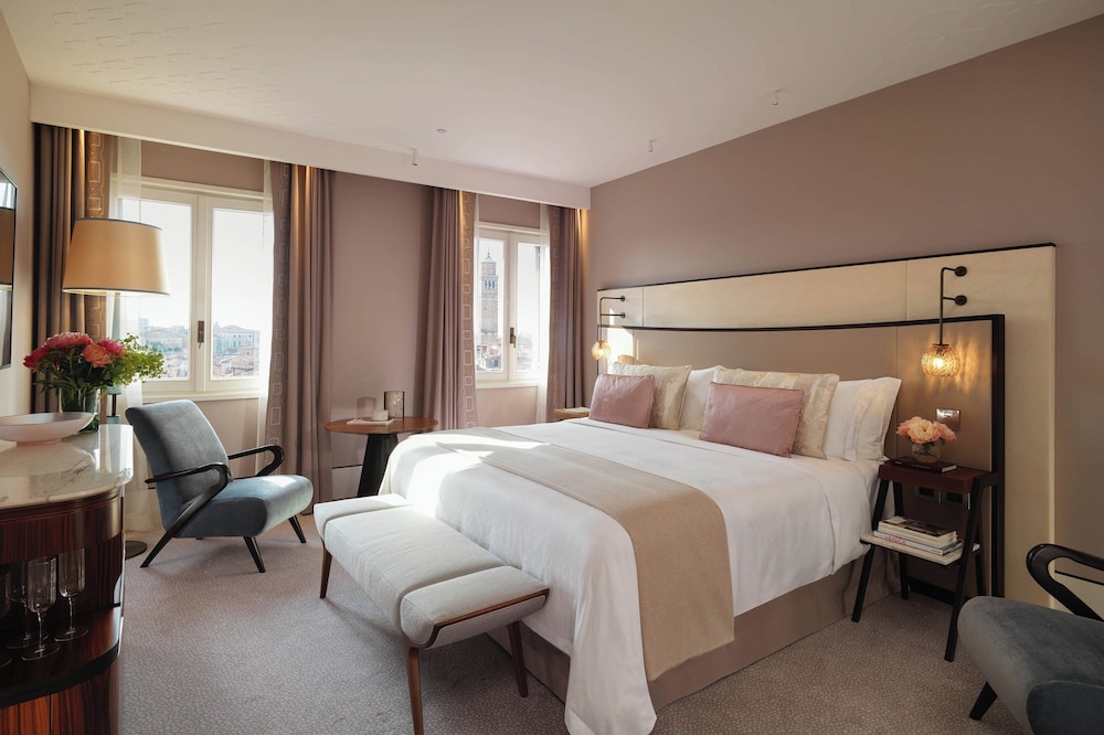 Room, 1 King Bed (City View)