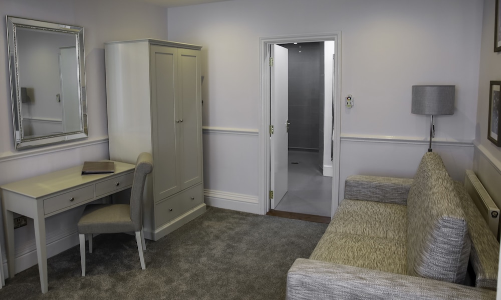 Superior Suite, 1 King Bed with Sofa bed, Jetted Tub - Photo 3