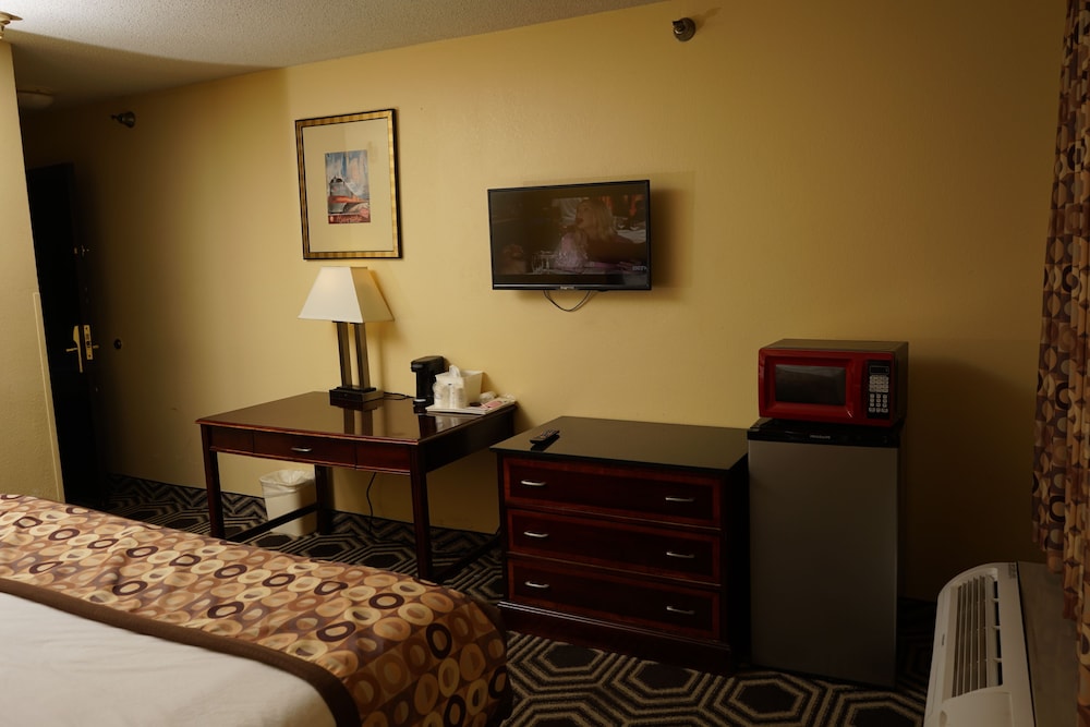 Standard Room, 1 King Bed, Non Smoking - Photo 12