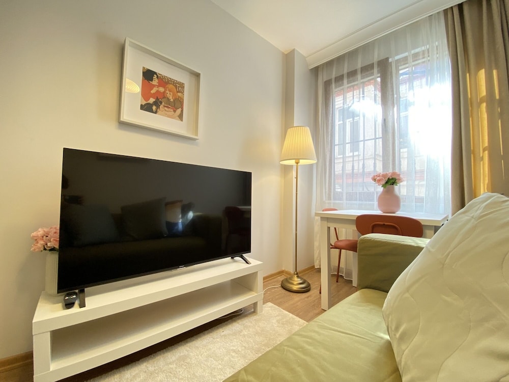 Apartment photo 2