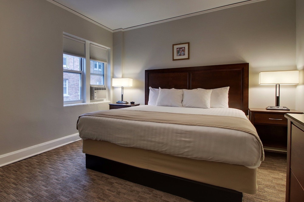 Executive Suite, 2 Bedrooms, City View photo 3