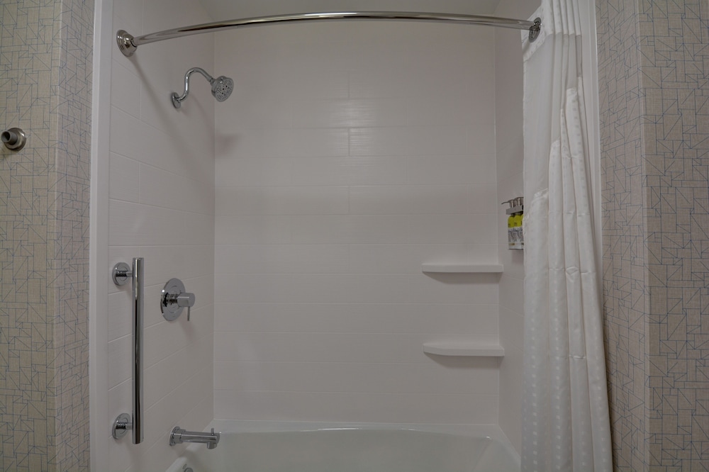 Standard Room, 2 Queen Beds, Accessible (Communications) - Photo 5