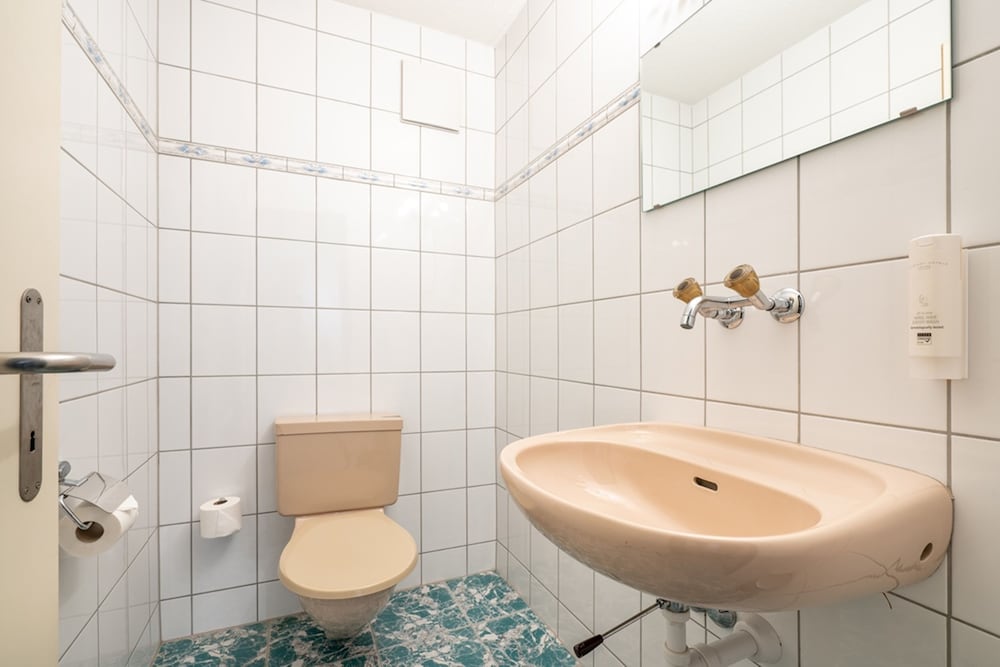 Honeymoon Suite - Photo 11