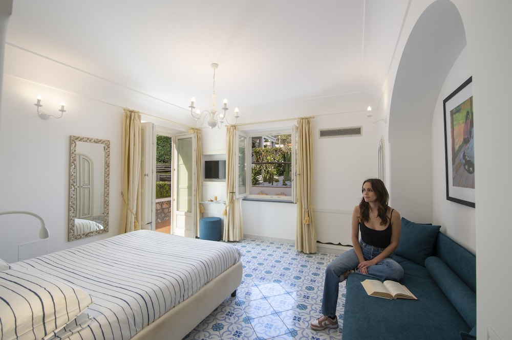 Superior Double Room with Extra Bed, Garden View