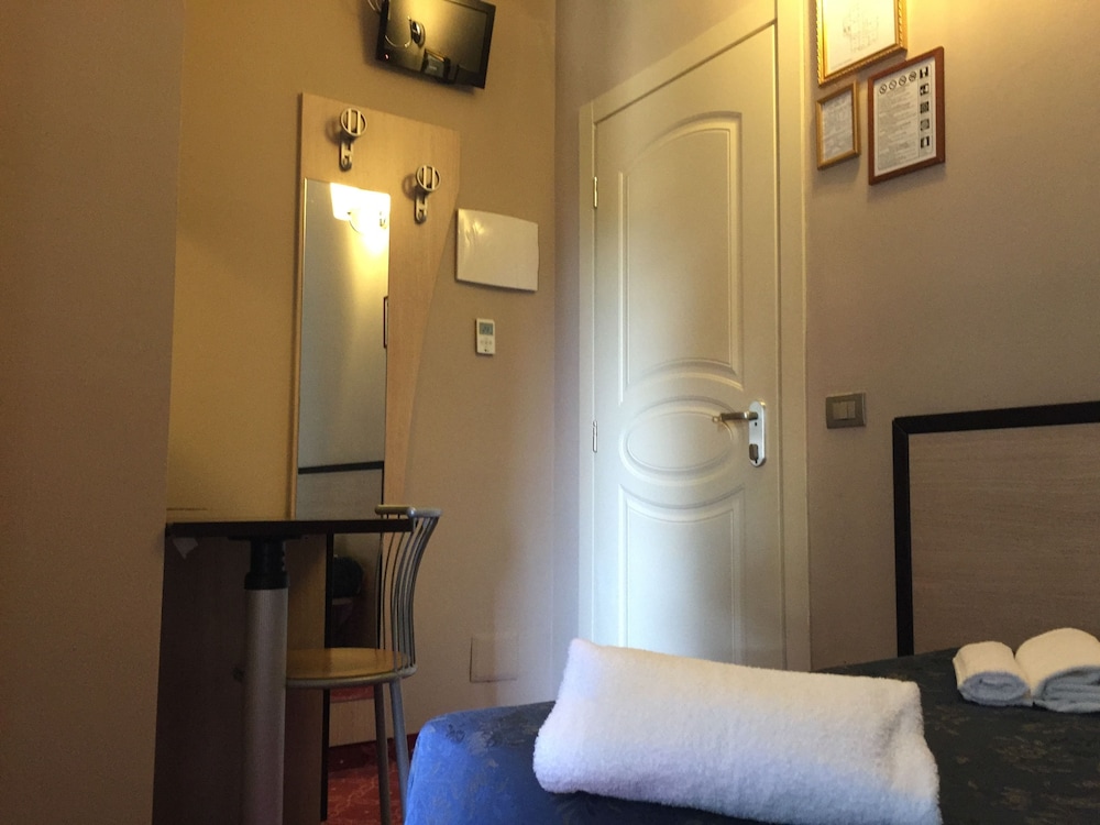 Classic Single Room, 1 Bedroom, Smoking photo 2