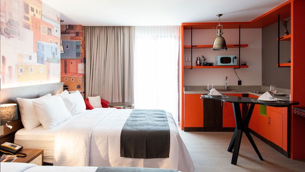 Standard Room, 2 Queen Beds - Photo 4