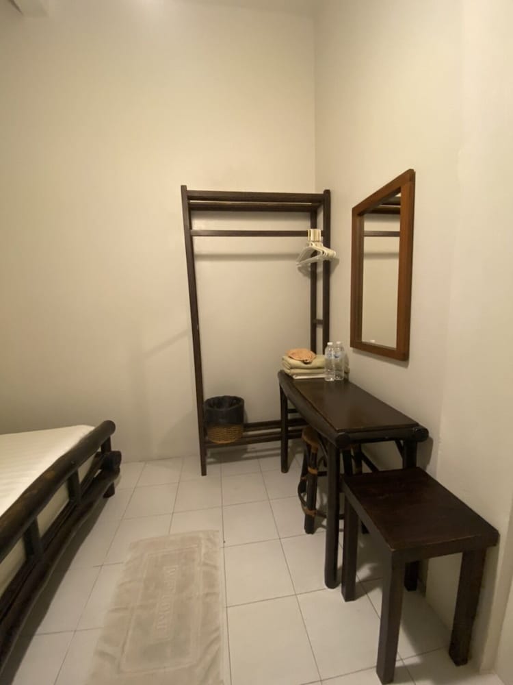 Fanned Double Shared Bathroom