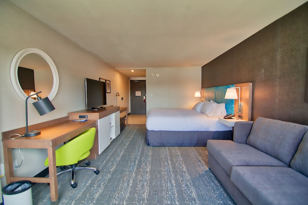 Signature Room, 1 King Bed, Accessible photo 1
